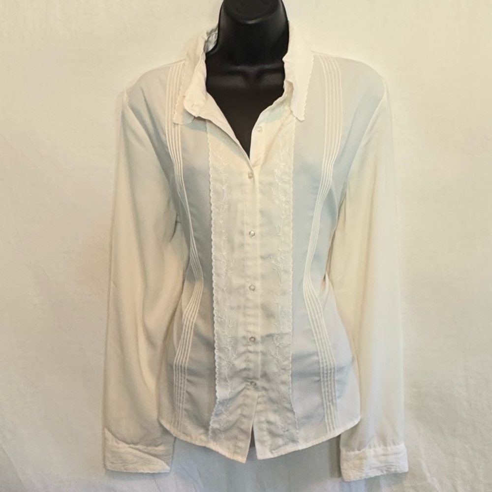 D-114 Jaclyn Smith Cream Embroidered Pleated Long Sleeve Button Down Blouse